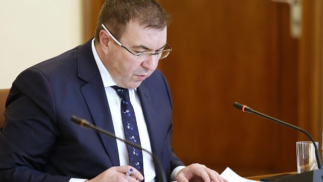 Удължават извънредната епидемична обстановка до 30 април, ето какви са вариантите за ресторантите