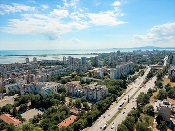 Осмомартенско рали и два футболни мача в събота в Бургас