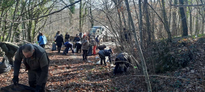 Мащабна акция по почистване на гората в Странджа, тонове боклуци са оставени от нелегалните мигратни 