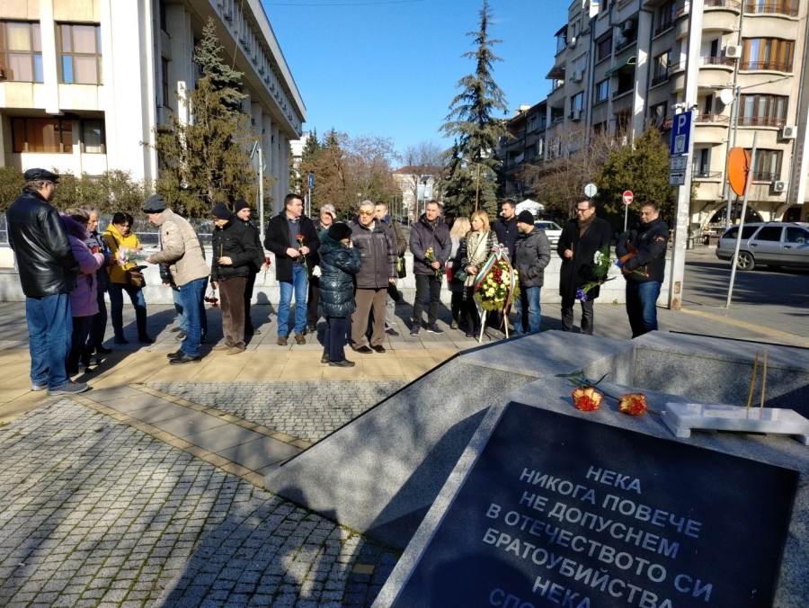 Бургазлии почетоха паметта на жертвите на комунистическия режим